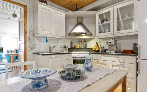 Tuohiniemi: Mobilia, Interior Design, Cucina, Pavimentazione, Cabinetry, Soffitto, Controsoffitto, Legna, Lampada, Pavimento