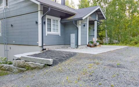 Villa Iloinen: Casa, Casa, Raccordo, Villetta, Porta, Tetto, Finestra A Ghigliottina, Cortile, Driveway