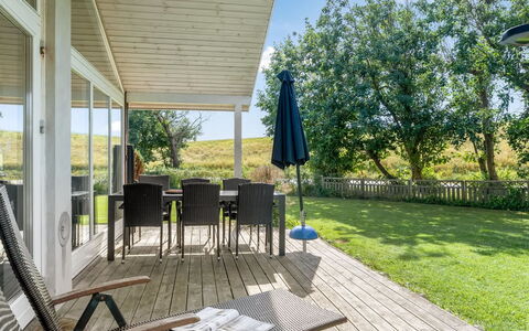 Alvina - 45M from the Sea: Portico, Lotto, Casa, Shade, Giardino, Villetta, Deck, Prato, Latifoglie, Sedia