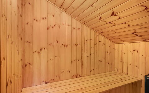 Vincent - 25M from the Sea: Pavimentazione, Parete, Pavimento, Interior Design, Legna, Soffitto, Pavimento In Legno, Illuminazione, Mobilia, Pavimento Laminato