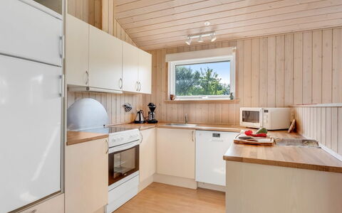 Vincent - 25M from the Sea: Pavimentazione, Parete, Pavimento, Interior Design, Legna, Soffitto, Pavimento In Legno, Illuminazione, Mobilia, Pavimento Laminato