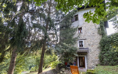 Casa Orai Mountain View: Pianta, Costruzione, Finestra, Villetta, Vegetazione, Paesaggio Naturale, Erba, Albero, Paesaggio, Immobiliare