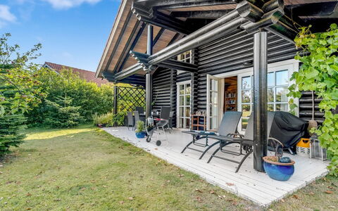 Sigga - 1.6Km from the Sea: Legna, Tetto, Architettura, Casa, Casa, Villetta, Raccordo, Latifoglie, Pendenza, Estate