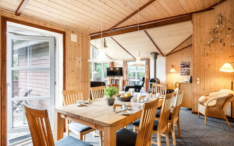 Thorger - 550M from the Sea: Tetto, Casa, Casa, Villetta, Porta, Raccordo, Deck, Portico, Plank, Latifoglie