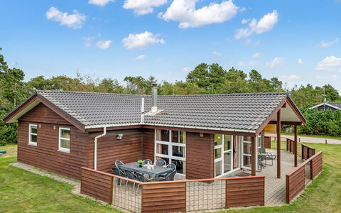 Thorger - 550M from the Sea: Tetto, Casa, Casa, Villetta, Porta, Raccordo, Deck, Portico, Plank, Latifoglie