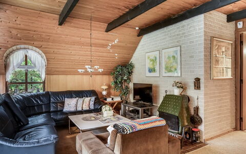 Adina - from the Sea: Mobilia, Interior Design, Legna, Divano, Soffitto, Pavimentazione, Soggiorno, Pavimento, Casa, Lampada