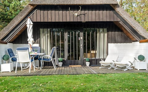 Adina - from the Sea: Legna, Tetto, Villetta, Casa, Casa, Mobilia, Shade, Lotto, Giardino, Sedia