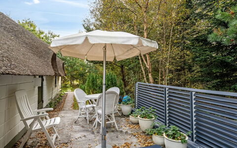 Adina - from the Sea: Mobili Da Esterno, Mobilia, Sedia, Arbusto, Tavolo Esterno, Shade, Giardino, Villetta, Groundcover, Terrazza