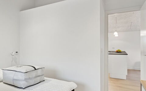 Christian - 600M from the Sea: Parete, Interior Design, Pavimentazione, Pavimento, Legna, Soffitto, Mobilia, Camera Da Letto, Letto, Camera