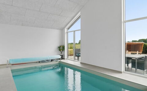 Christian - 600M from the Sea: Pavimentazione, Pavimento, Piscina, Materiale Composito, Idraulico Fixture, Piastrella, Illuminazione Diurna, Attico, Design