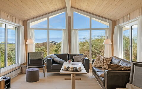 Udder - 250M from the Sea: Legna, Interior Design, Casa, Soffitto, Camera, Villetta, Soggiorno, Latifoglie, Divano