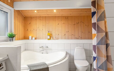 Udder - 250M from the Sea: Interior Design, Pavimentazione, Pavimento, Legna, Idraulico Fixture, Soffitto, Bagno, Rubinetto, Lavello, Camera