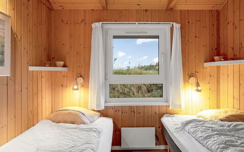 Udder - 250M from the Sea: Camera Da Letto, Legna, Letto, Interior Design, Pavimento, Pavimentazione, Lenzuolo, Bedding, Soffitto, Telaio Del Letto