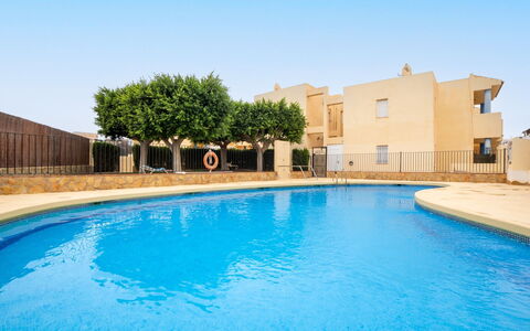 Pueblo Marino: Acqua, Cielo, Pianta, Piscina, Costruzione, Blu, Azzurro, Albero, Casa, Tempo Libero