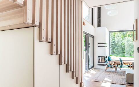 Okno Na Spokój: Proprietà, Legna, Interior Design, Costruzione, Sedia, Shade, Immobiliare, Latifoglie, Finestra