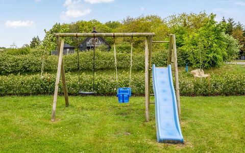 Amine - 300M to the Fjord: Attrezzatura Giochi All'Aperto, Campo Da Giuoco, Spazio Pubblico, Terreno Di Gioco, Scivolo, Tempo Libero, Ricreazione, Giardino, Shade, Parco