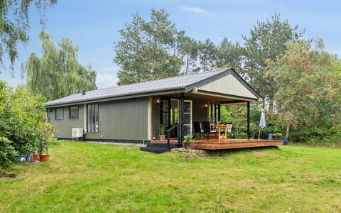 Lavrans - 1Km from the Sea: Tetto, Casa, Casa, Villetta, Porta, Raccordo, Deck, Portico, Plank, Latifoglie