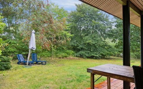Lavrans - 1Km from the Sea: Tetto, Casa, Casa, Villetta, Porta, Raccordo, Deck, Portico, Plank, Latifoglie