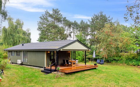 Lavrans - 1Km from the Sea: Tetto, Casa, Casa, Villetta, Porta, Raccordo, Deck, Portico, Plank, Latifoglie