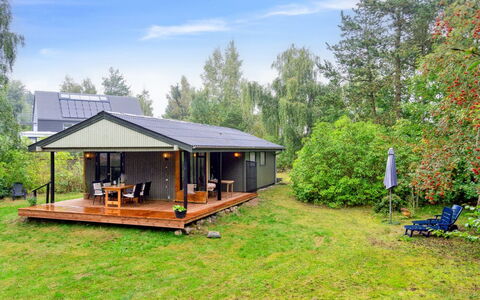 Lavrans - 1Km from the Sea: Tetto, Casa, Casa, Villetta, Porta, Raccordo, Deck, Portico, Plank, Latifoglie