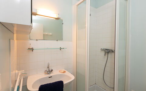 La Solaine: Rubinetto, Idraulico Fixture, Lavello, Costruzione, Bagno, Specchio, Lavandino Del Bagno, Doccia, Interior Design