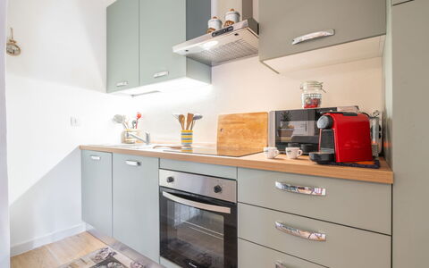 Atzeni: Controsoffitto, Cabinetry, Costruzione, Cassetto, Cucina Stufa, Cucina, Elettrodomestico Da Cucina, Legna, Illuminazione, Interior Design
