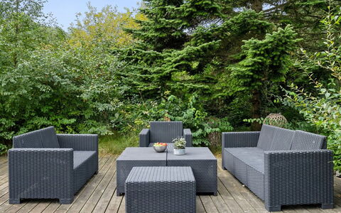 Eugenie - 100M from the Sea: Tetto, Casa, Porta, Villetta, Shade, Raccordo, Cortile, Estate, Backyard