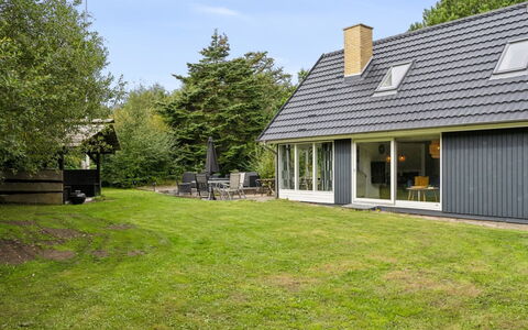 Eugenie - 100M from the Sea: Tetto, Casa, Porta, Villetta, Shade, Raccordo, Cortile, Estate, Backyard
