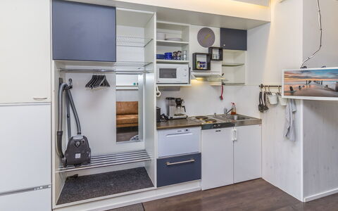 Vuosselin Helmi B21: Interior Design, Cucina, Pavimentazione, Apparecchio Major, Pavimento, Elettrodomestico Da Cucina, Controsoffitto, Camera, Cabinetry, Appartamento