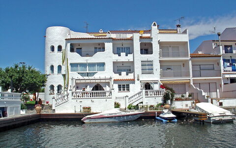 Empuriabrava 218: Cielo, Proprietà, Waterway, Acqua, Trasporto Di Acqua, Cittadina, Casa, Architettura, Marina, Casa