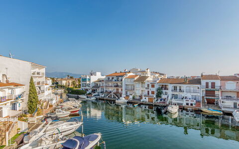 Empuriabrava 218: Acqua, Cielo, Costruzione, Proprietà, Barca, Azzurro, Finestra, Moto D'Acqua, Casa, Urban Design