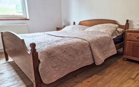 Carla: Letto, Camera Da Letto, Bedding, Lenzuolo, Mobilia, Pavimentazione, Legna, Pavimento, Biancheria, Telaio Del Letto