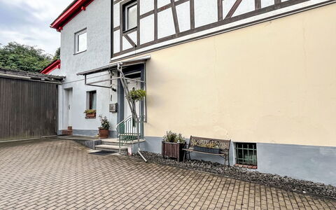 Adenau 385: Pianta, Finestra, Costruzione, Nube, Manto Stradale, Architettura, Cielo, Asfalto, Urban Design, Legna