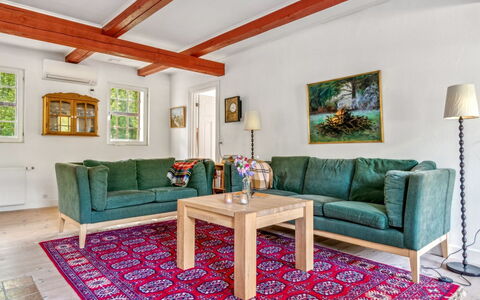 Waldemar - 8Km from the Sea: Legna, Tetto, Architettura, Casa, Casa, Villetta, Raccordo, Latifoglie, Pendenza, Estate