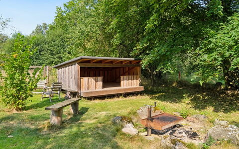 Waldemar - 8Km from the Sea: Legna, Tetto, Architettura, Casa, Casa, Villetta, Raccordo, Latifoglie, Pendenza, Estate