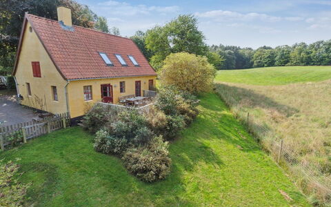 Waldemar - 8Km from the Sea: Legna, Tetto, Architettura, Casa, Casa, Villetta, Raccordo, Latifoglie, Pendenza, Estate