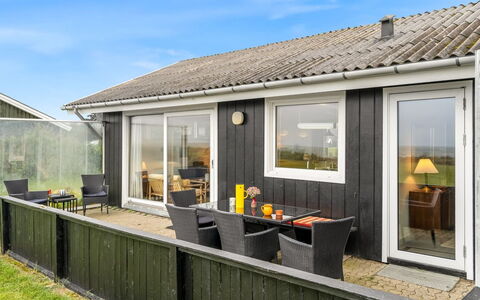 Snioulf - 10M from the Sea: Legna, Casa, Portico, Deck, Latifoglie, Tetto, Color Legno, Pavimento In Legno, Eco Hotel