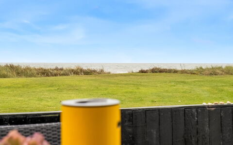 Snioulf - 10M from the Sea: Legna, Casa, Portico, Deck, Latifoglie, Tetto, Color Legno, Pavimento In Legno, Eco Hotel