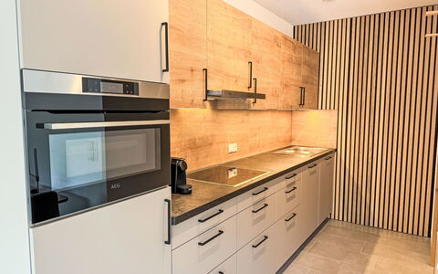 Urgen Living: Cabinetry, Controsoffitto, Mobilia, Proprietà, Costruzione, Cassetto, Cucina, Cucina Stufa, Legna, Elettrodomestico Da Cucina
