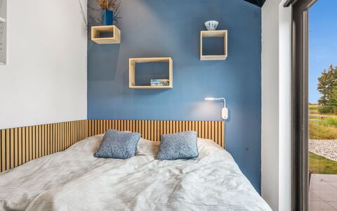 Jahn - 250M to the Fjord: Camera Da Letto, Letto, Bedding, Interior Design, Lenzuolo, Legna, Mobilia, Biancheria, Illuminazione, Soffitto