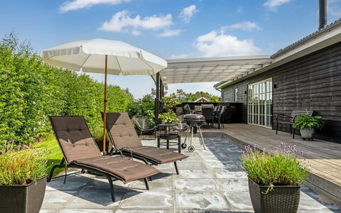 Thala - 500M from the Sea: Mobilia, Mobili Da Esterno, Legna, Sedia, Tavolo Esterno, Tavolo, Vaso Di Fiori, Deck, Cucina & Sala Da Pranzo Tavolo, Giardino