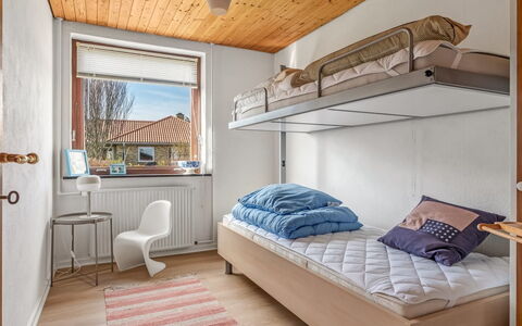 Natalija - 700M from the Sea: Mobilia, Letto, Parete, Camera Da Letto, Interior Design, Legna, Pavimento, Pavimentazione, Letto A Castello, Lenzuolo