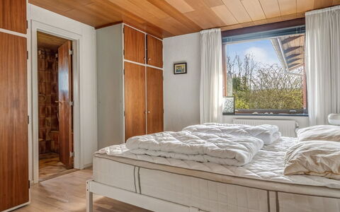 Natalija - 700M from the Sea: Pavimentazione, Letto, Interior Design, Pavimento, Camera Da Letto, Mobilia, Legna, Soffitto, Lenzuolo, Bedding