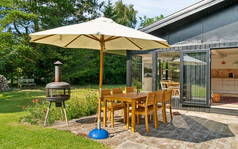 Iolani - 1.3Km from the Sea: Mobilia, Interior Design, Pavimentazione, Pavimento, Soffitto, Camera, Sedia, Tavolo, Appartamento, Cucina & Sala Da Pranzo Tavolo