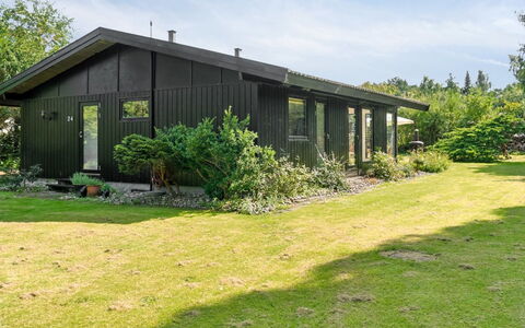 Iolani - 1.3Km from the Sea: Mobilia, Interior Design, Pavimentazione, Pavimento, Soffitto, Camera, Sedia, Tavolo, Appartamento, Cucina & Sala Da Pranzo Tavolo