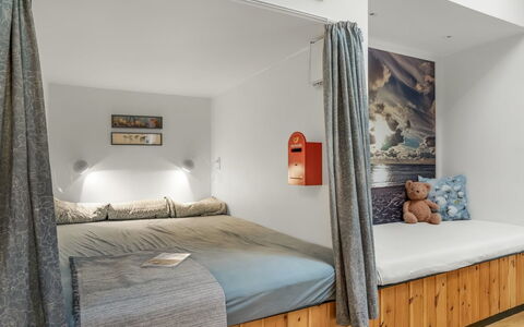 Duco - 780M from the Sea: Interior Design, Mobilia, Parete, Pavimento, Pavimentazione, Legna, Camera Da Letto, Letto, Soffitto, Camera