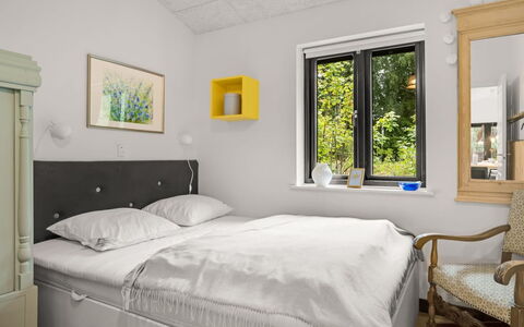 Duco - 780M from the Sea: Letto, Mobilia, Camera Da Letto, Interior Design, Parete, Bedding, Lenzuolo, Soffitto, Legna, Camera