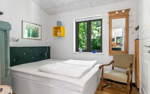 Duco - 780M from the Sea: Mobilia, Interior Design, Letto, Camera Da Letto, Parete, Pavimentazione, Legna, Pavimento, Soffitto, Bedding