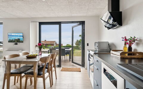 Rico - 50M from the Sea: Mobilia, Pavimentazione, Pavimento, Cucina & Sala Da Pranzo Tavolo, Soffitto, Controsoffitto, Sedia, Cucina, Latifoglie, Pianta Della Casa