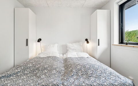 Rico - 50M from the Sea: Camera Da Letto, Letto, Soffitto, Bedding, Lenzuolo, Design, Telaio Del Letto, Biancheria, Illuminazione Diurna, Cuscino